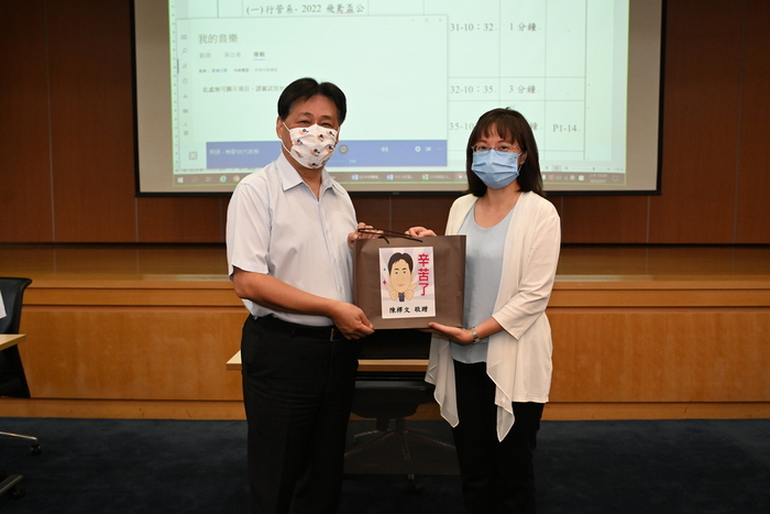校長於行政會議表揚本所
