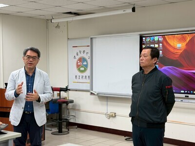 莫懷祖局長與邵所長合影