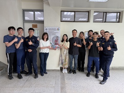 防災所師生與林怡資老師合影留念