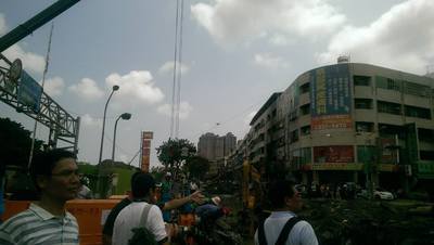 於凱旋二聖路口勘災