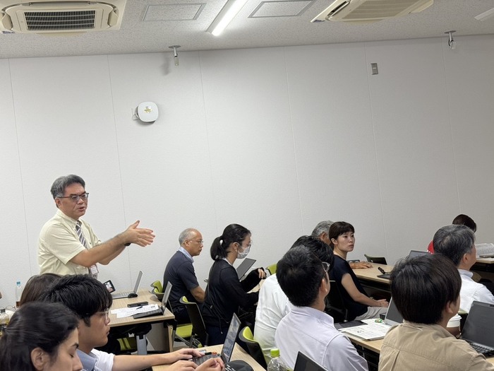邵所長於學術發表中與現場專家學者熱烈分享