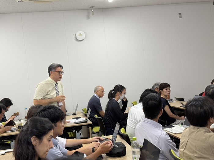 邵所長於學術發表會與國際專家學者討論議題