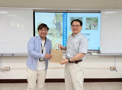 本所盧老師與吳秉翰處長合影