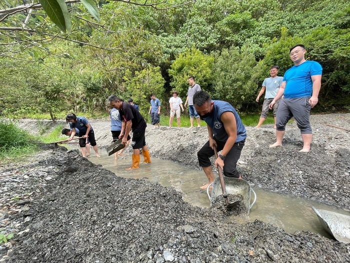 本所師生實地踏查南投縣仁愛鄉南豐村受土石流災害影響區域