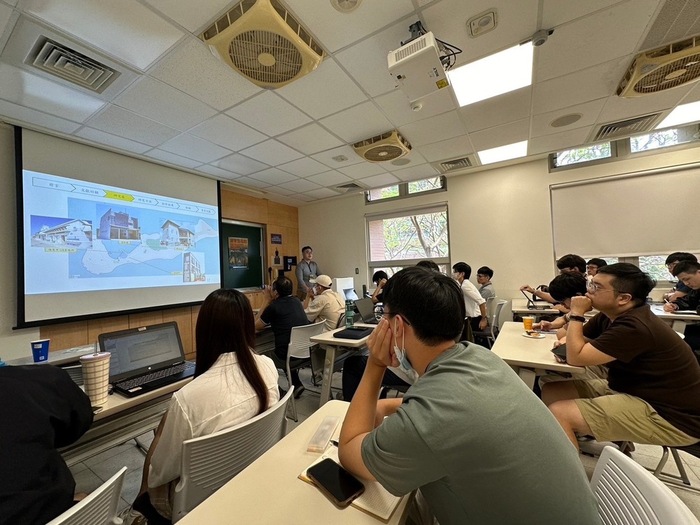 本所研究生李玠育參加2024年地理學年會發表論文
