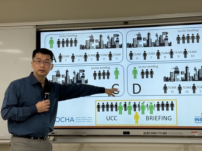 林清文副大隊長說明國際搜救的組織單位