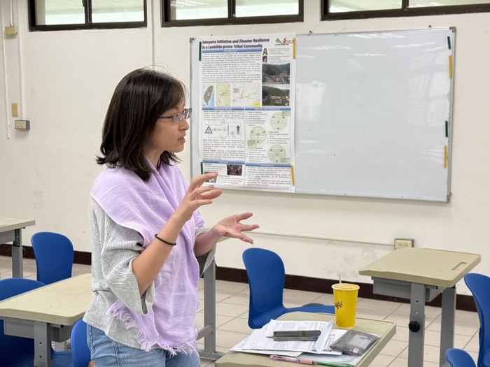 林老師與副大熱烈討論國際搜救狀況