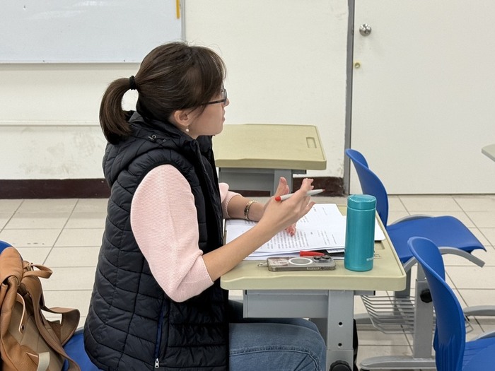 林老師與林科均副研究員討論熱烈