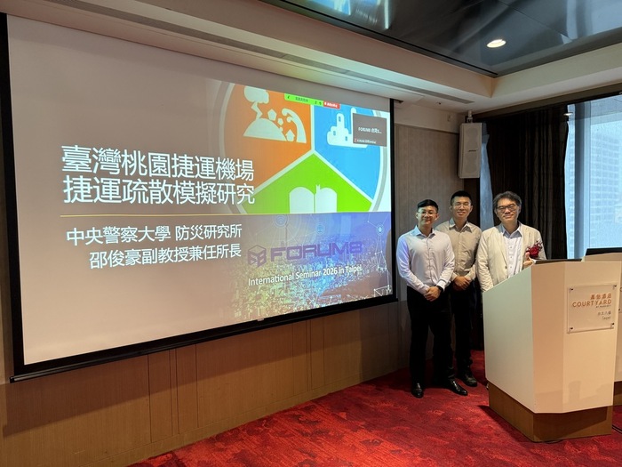 邵所長與防災所碩一生合影留念