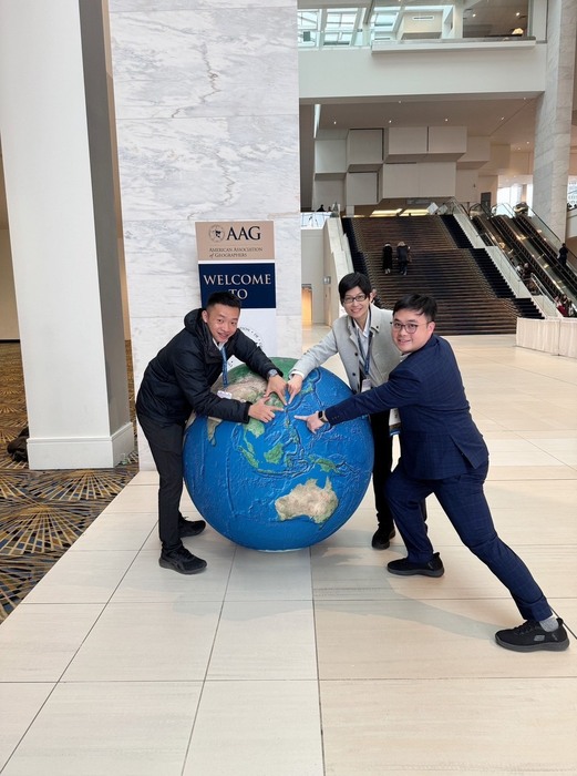 本所李友皓、鄭依婷、李玠育參加2025 AAG Annual Meeting發表研究